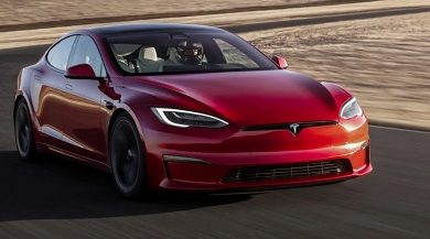 Tesla запускает новую модель электромобиля: Model S Plaid с увеличенным запасом хода