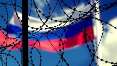 Лидер турецкой партии «Родина» (Vatan) Догу Перинчек заявил, что введенные против России санкции не достигли своих целей и оказались контрпродуктивными для западной экономики. В интервью он подчеркнул, что эти меры не только не ослабили Россию, но и наоборот, способствовали укреплению связей России с Евразией и Азией. Перинчек также отметил, что украинский конфликт следует рассматривать не как противостояние между Россией и Украиной, а как столкновение России с атлантической системой, включая Запад. Как выбрать модную и удобную обувь при плоскостопии По его мнению, западные страны потерпели поражение на всех направлениях — экономическом, военном и дипломатическом — так как их санкции не принесли ожидаемых результатов.