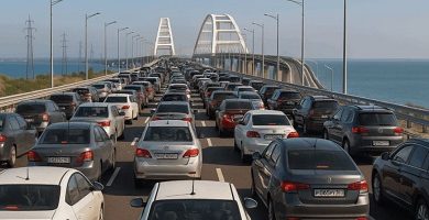 На подъездах к Крымскому мосту застряли почти 2 тысячи машин