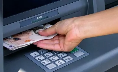 ЦБ вводит новые правила снятия наличных: банкоматы будут проверять, не управляют ли вами мошенники