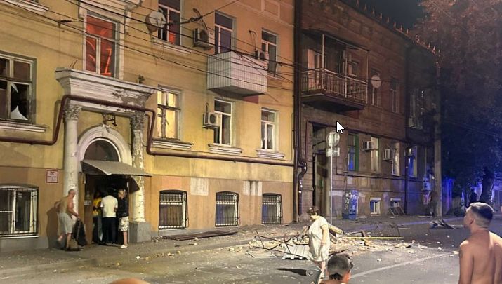 Взрыв в центре Ростова-на-Дону: сбитый украинский дрон упал на жилой дом