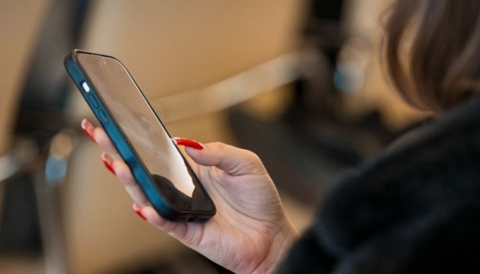 С 1 ноября начнут отключать лишние сим-карты. Как не лишиться своего номера?