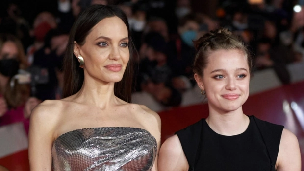 Шайло Джоли: внезапный дебют дочери актеров в клипе K-pop звезды