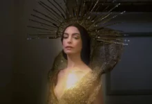 Секрет образа Энн Хэтэуэй: как Тейлор Свифт захватила «Мать Марию»