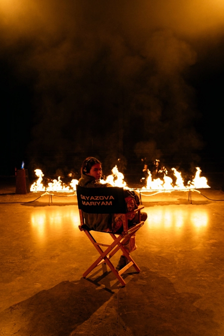 Марьям Гаязова на съемочной площадке музыкального видео