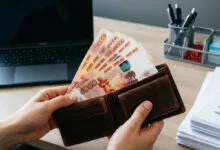 На Камчатке судоремонтная компания оставила сотрудника без зарплаты