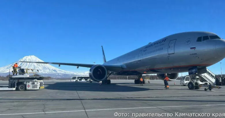 Снегопад задержал десятки рейсов в аэропорту Петропавловска-Камчатского